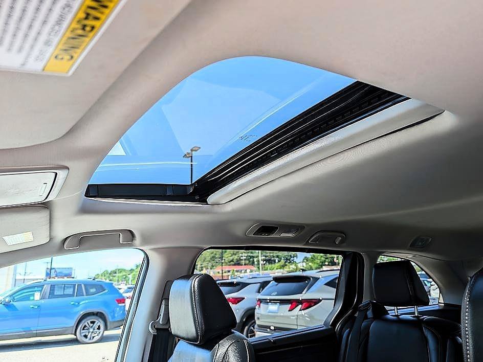 Used 2025 Solar Silver Metallic Honda EX-L image 21