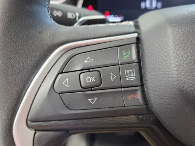 Used 2025 Red Jeep Altitude image 25