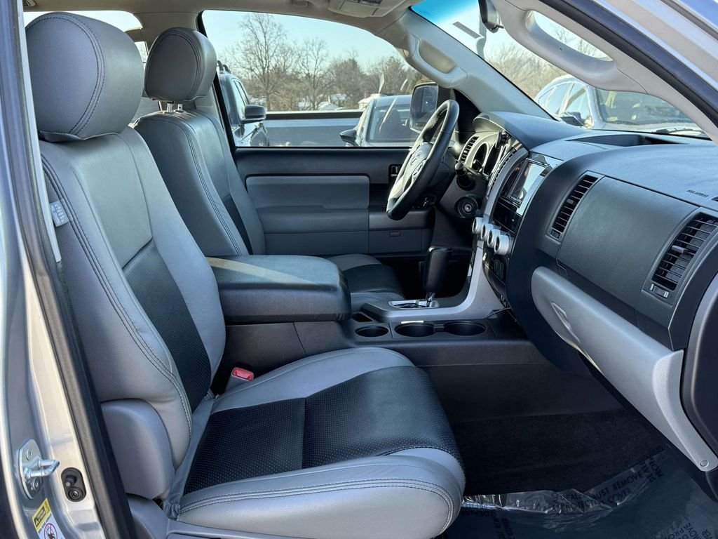 2014 Toyota Sequoia SR5 - Photo 17