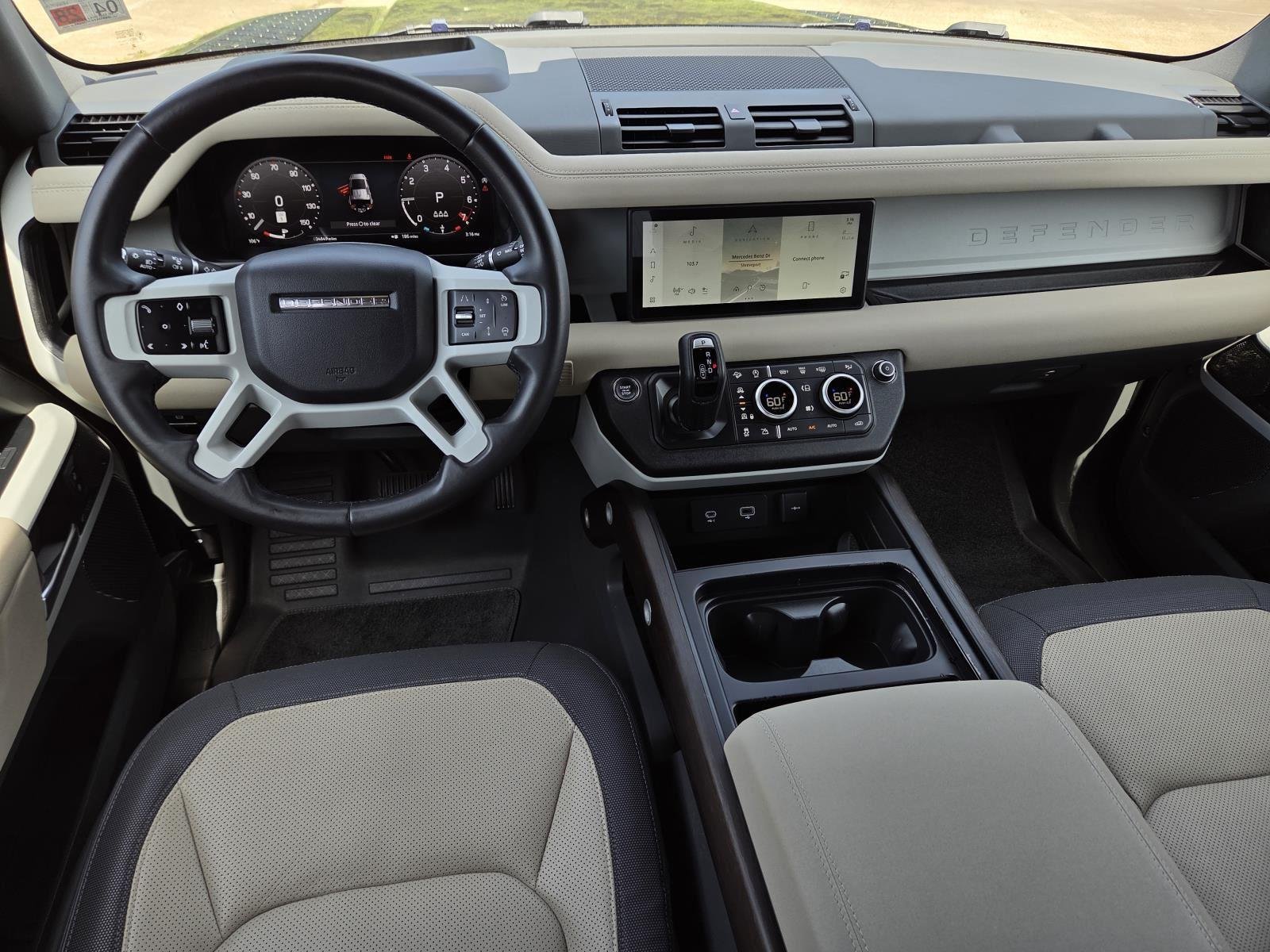 Used 2023  Land Rover X-Dynamic SE image 15