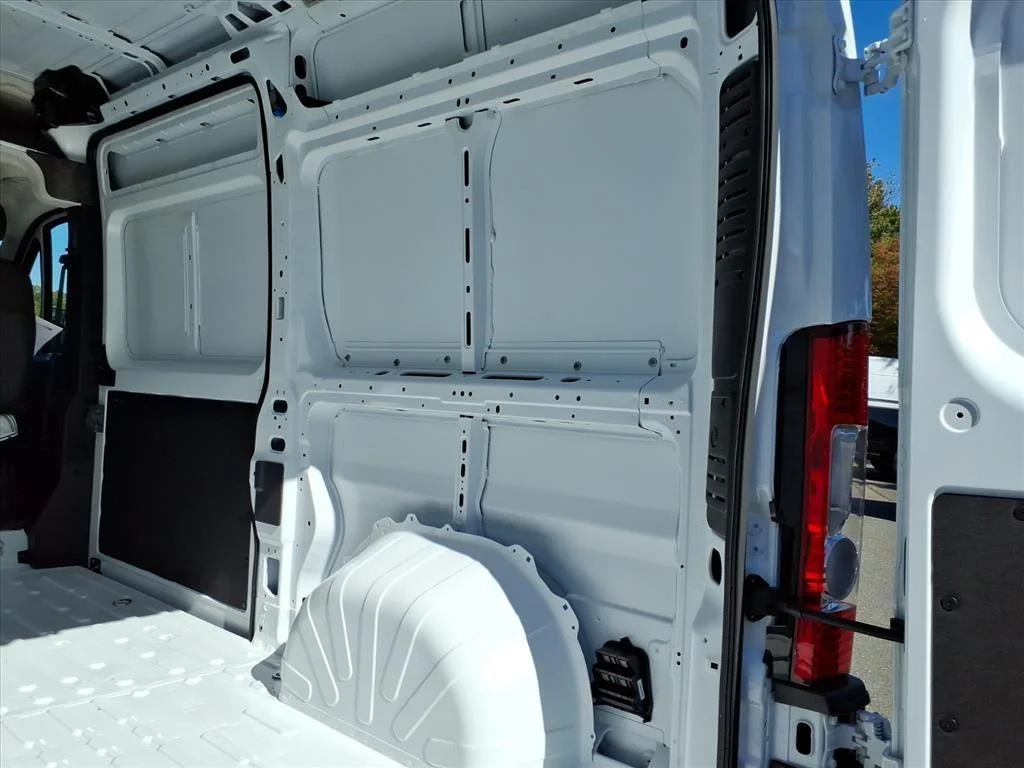 New 2026 Bright White Clearcoat RAM Tradesman image 24