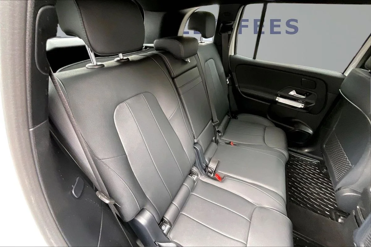 Used 2024  Mercedes-Benz 4MATIC® image 25