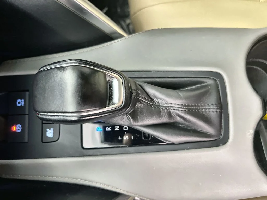 Used 2022  Toyota LE image 20