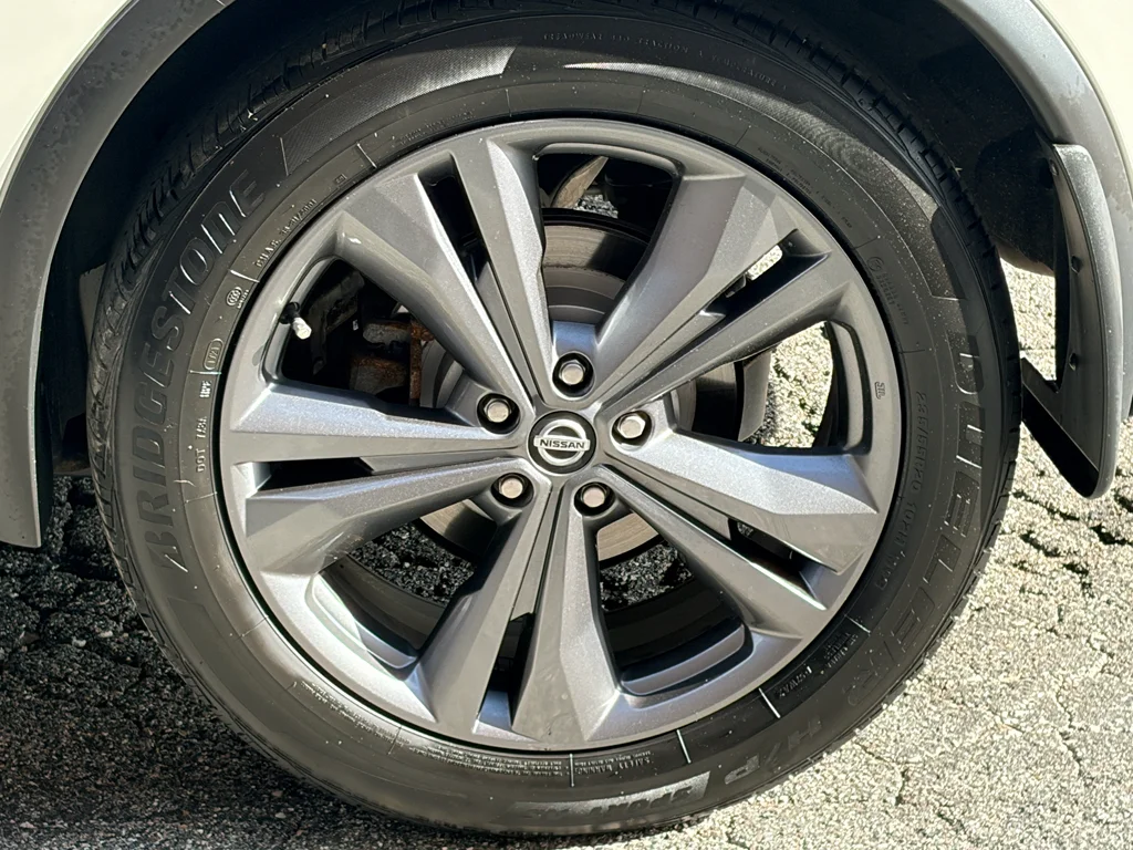 Used 2021 Pearl White Tricoat Nissan Platinum image 10