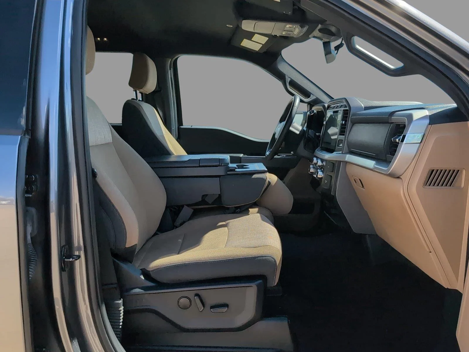 Used 2023 Oxford White Ford XLT image 21