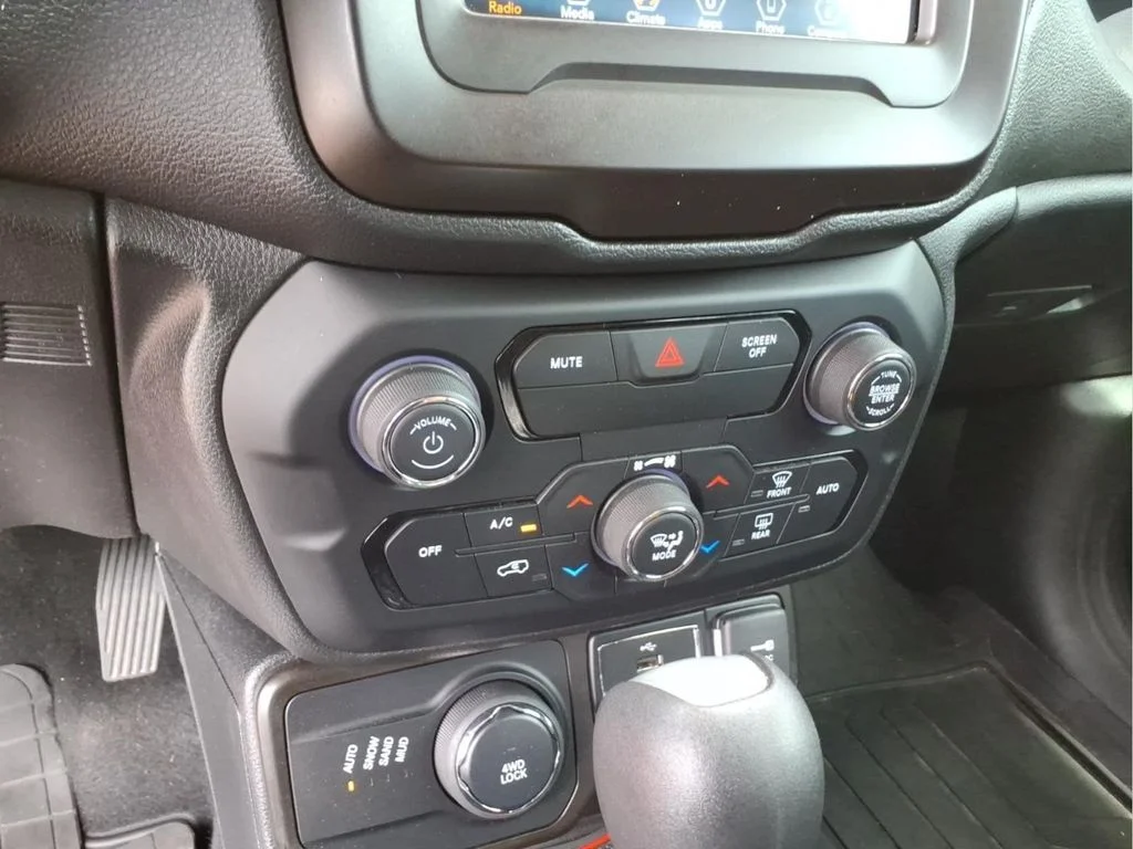 Used 2019 Red Jeep Latitude image 26