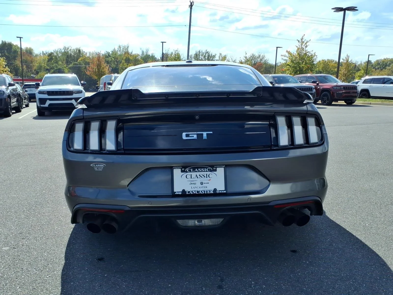 Used 2020 Magnetic Metallic Ford GT Premium image 17