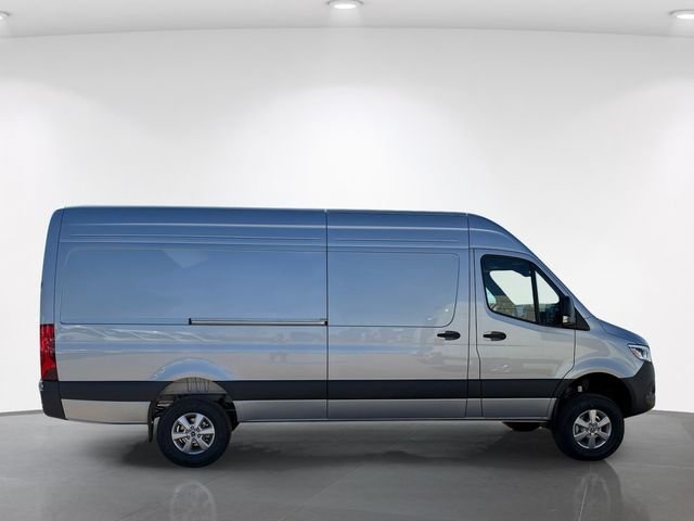 New 2026 high-tech silver metallic Mercedes-Benz Cargo 170 WB image 7