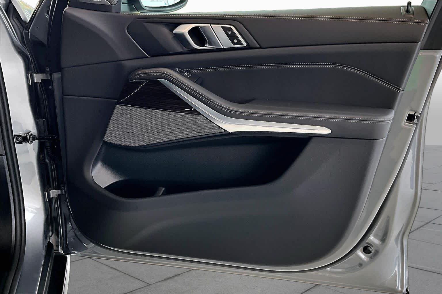 Used 2026 Skyscraper Grey Metallic BMW sDrive40i image 24