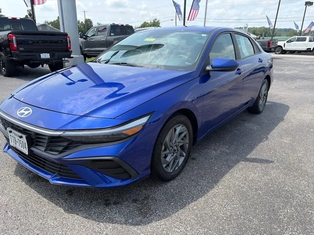 Used 2024 Blue Hyundai SEL image 3