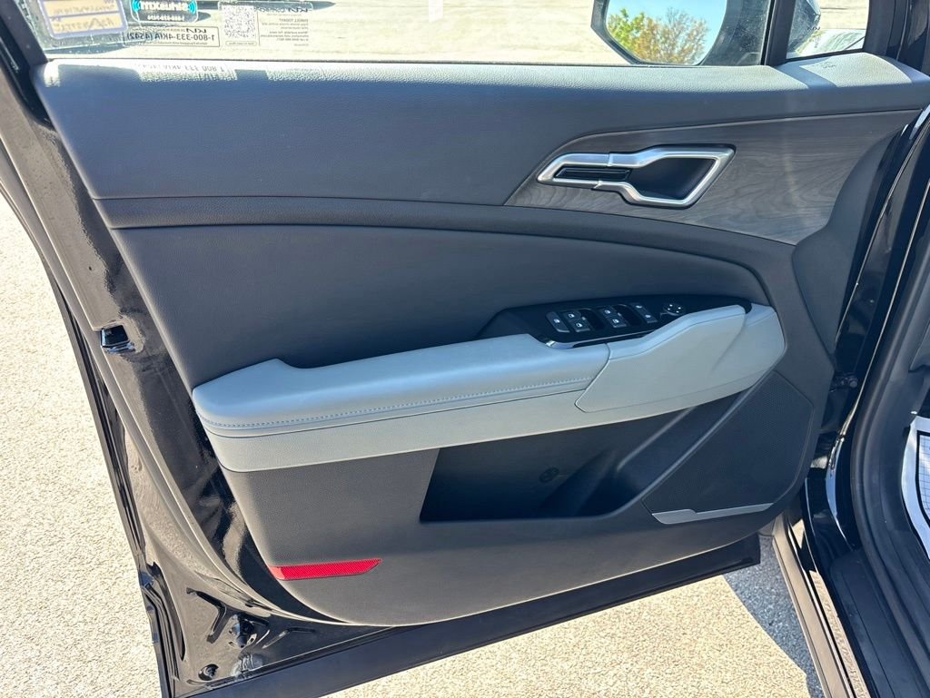 Used 2023 Black Kia X-Line image 24