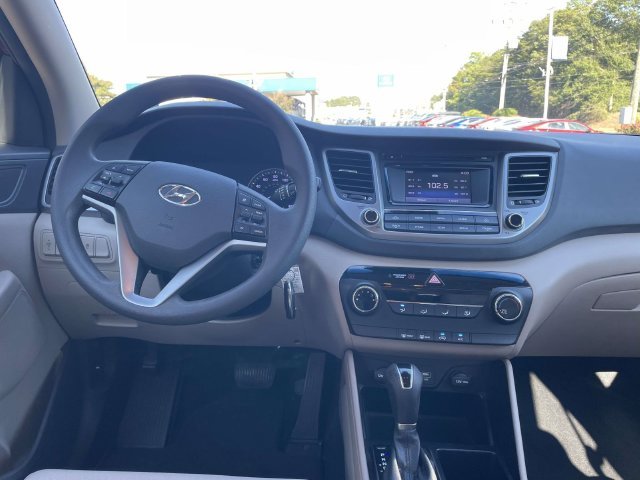 Used 2017 Ruby Hyundai Eco image 11