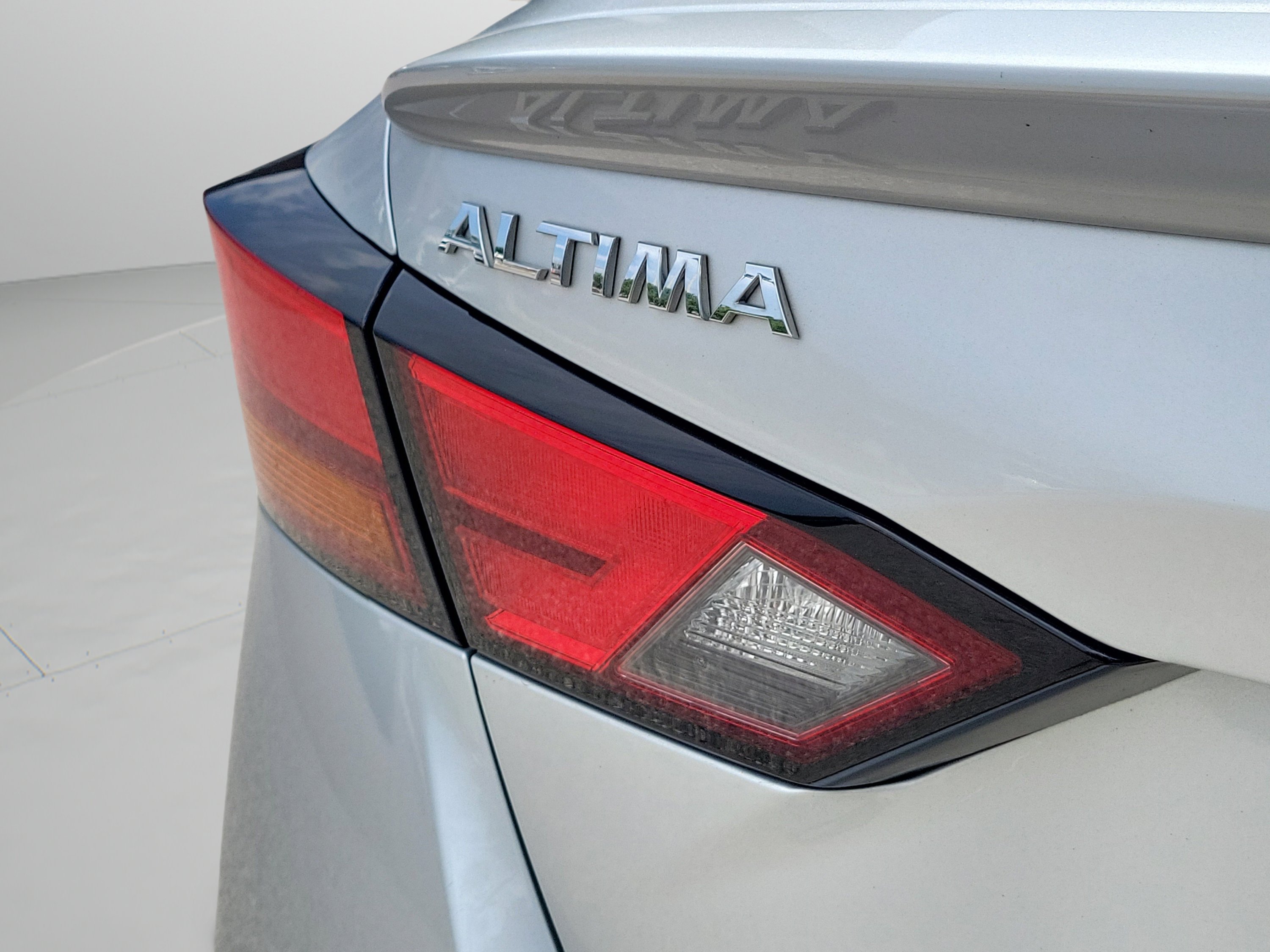 Used 2020 Brilliant Silver Metallic Nissan 2.5 SR image 11