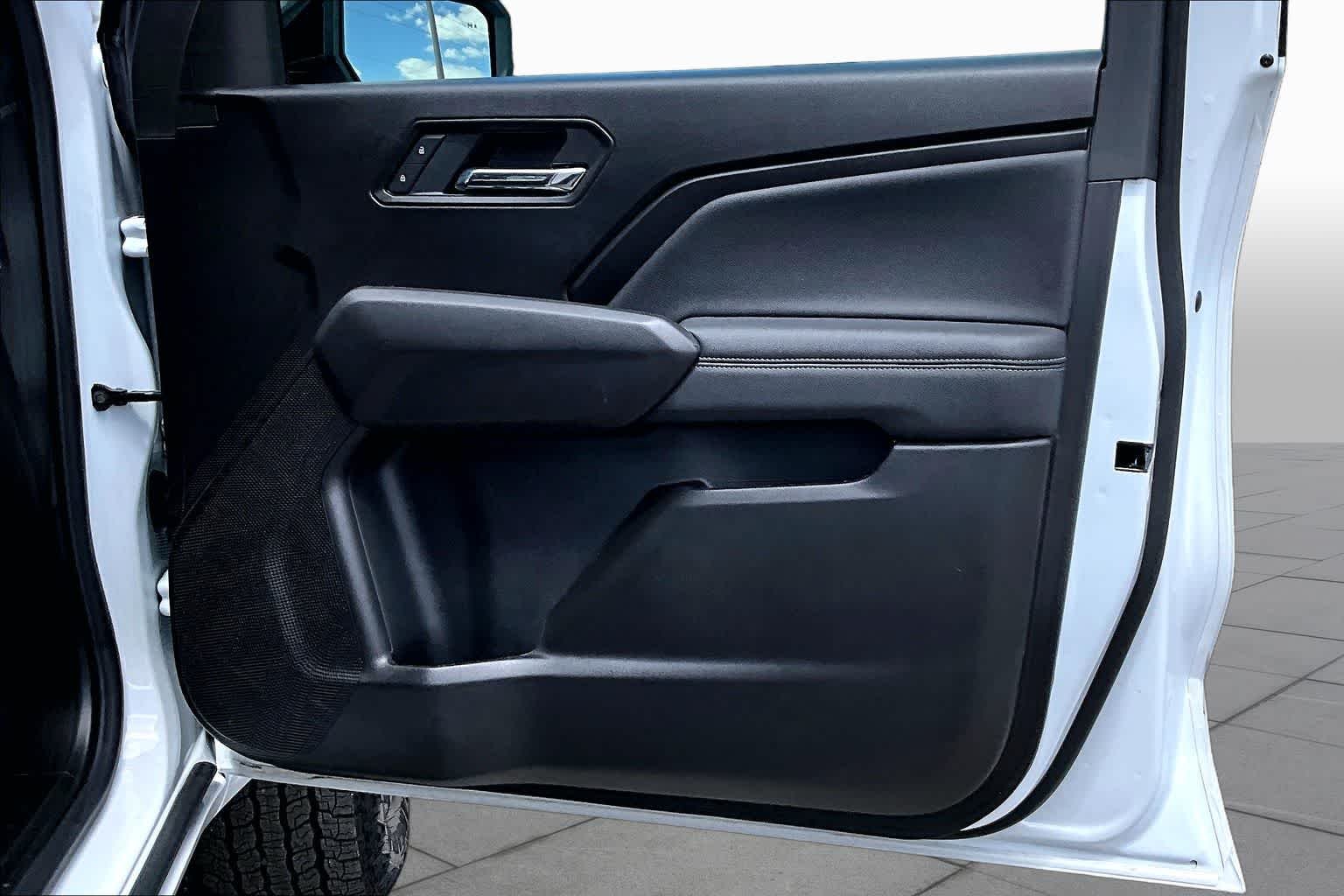 Used 2025 Summit White GMC 2WD Elevation image 27