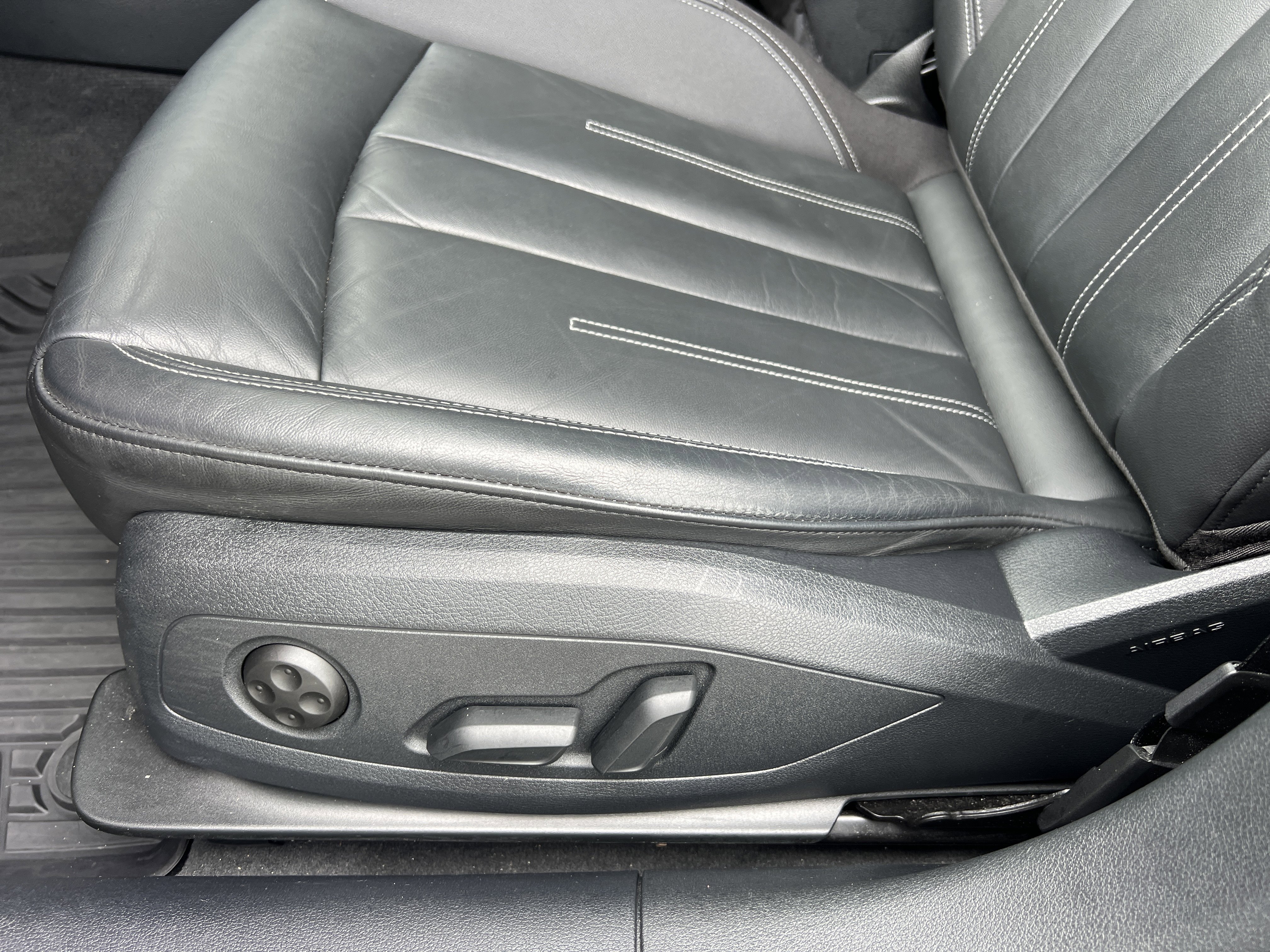 Used 2021 Brilliant Black Audi Premium Plus image 22