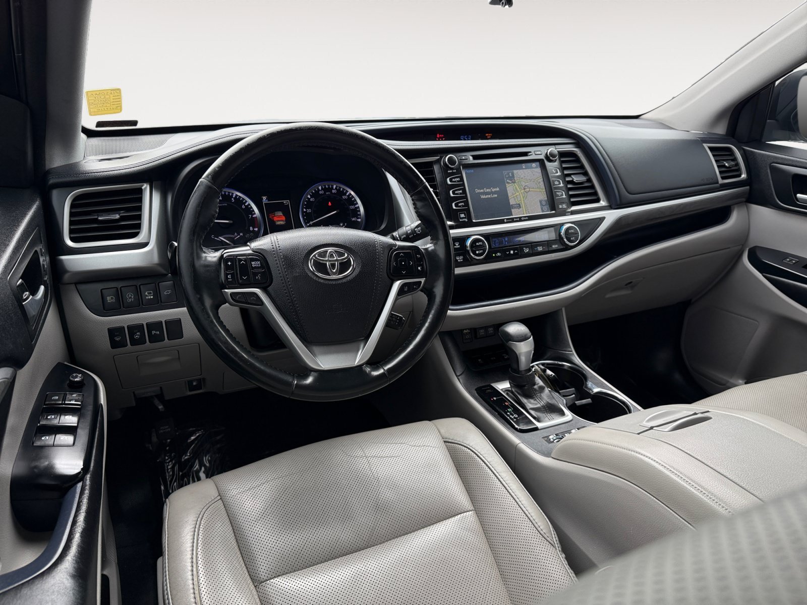 Used 2017 Blizzard Pearl Toyota Limited Platinum image 15