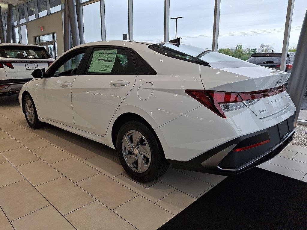 New 2026 Serenity White Pearl Hyundai SE image 4