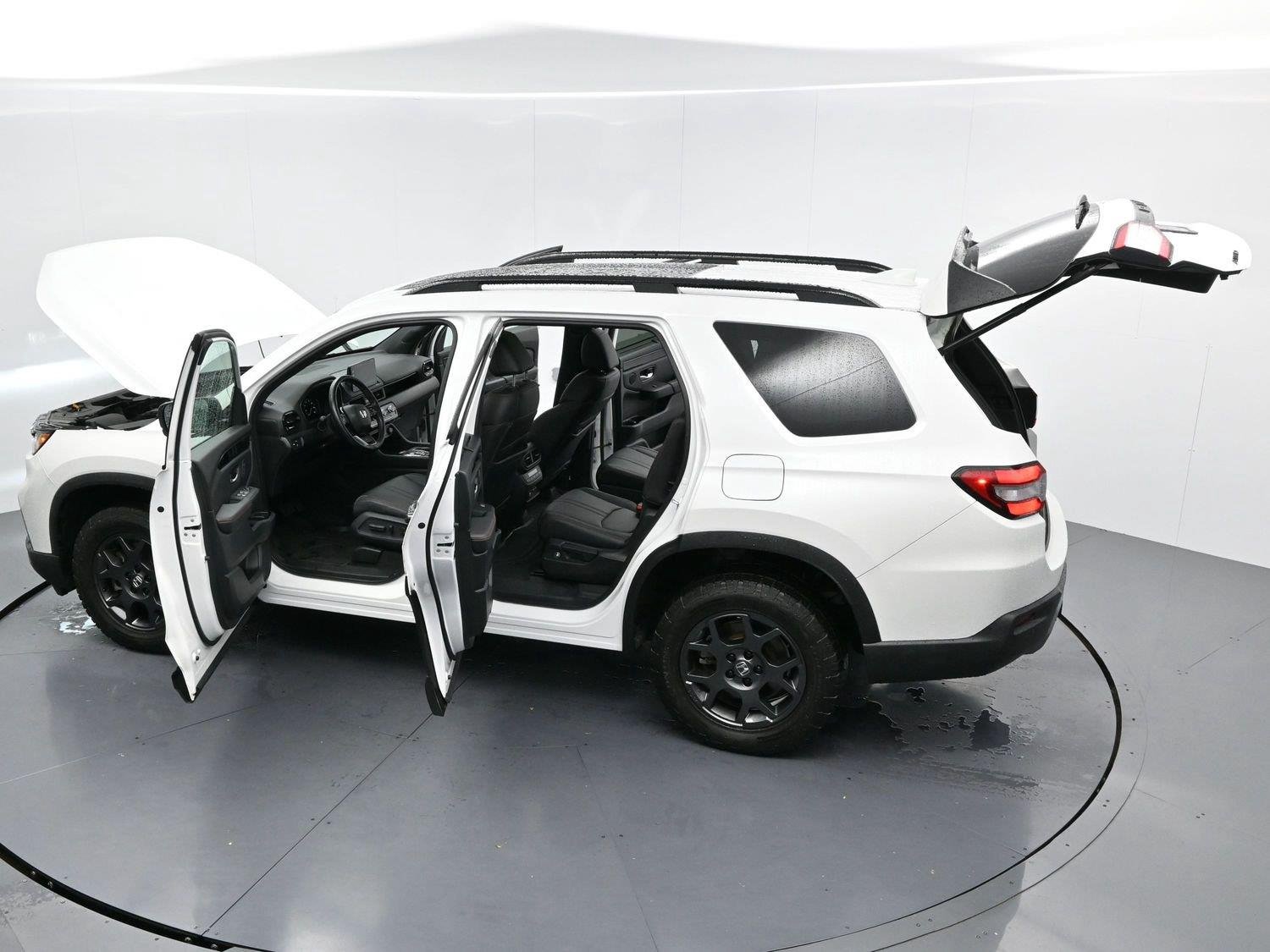 Used 2024 Platinum White Pearl Honda TrailSport image 51