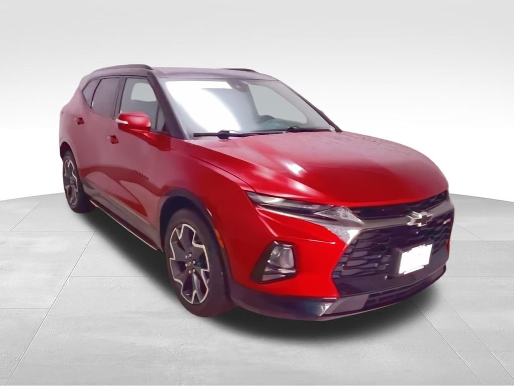 Used 2022 Red Chevrolet RS image 3