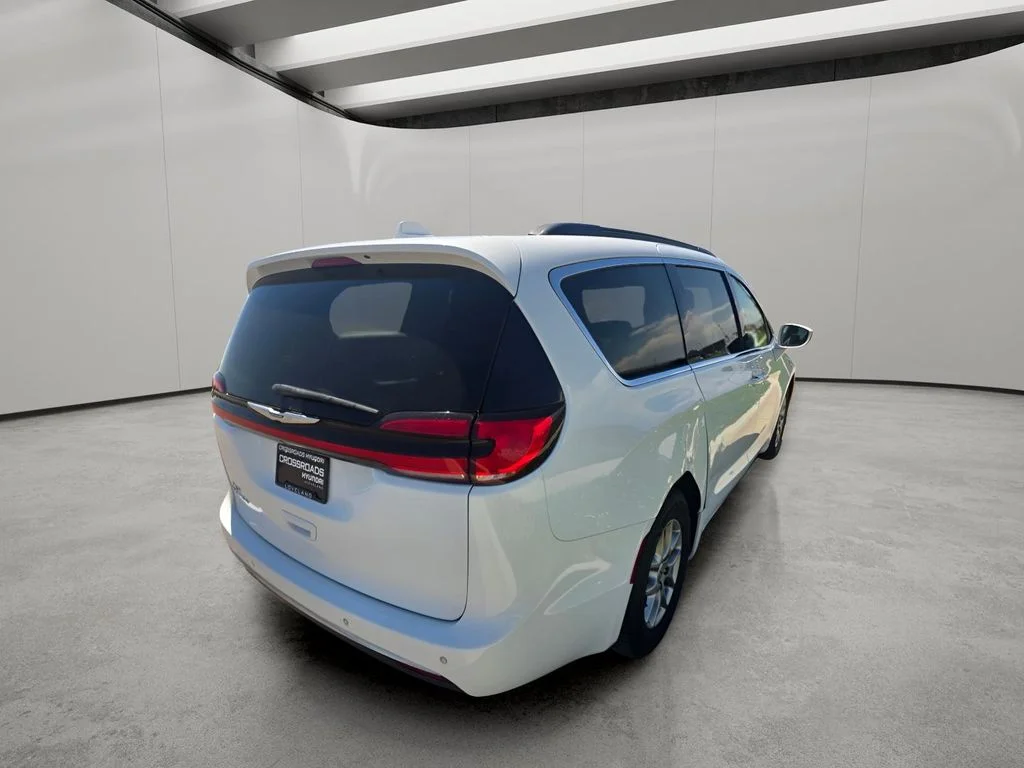 Used 2021 Bright White Clearcoat Chrysler Touring image 5