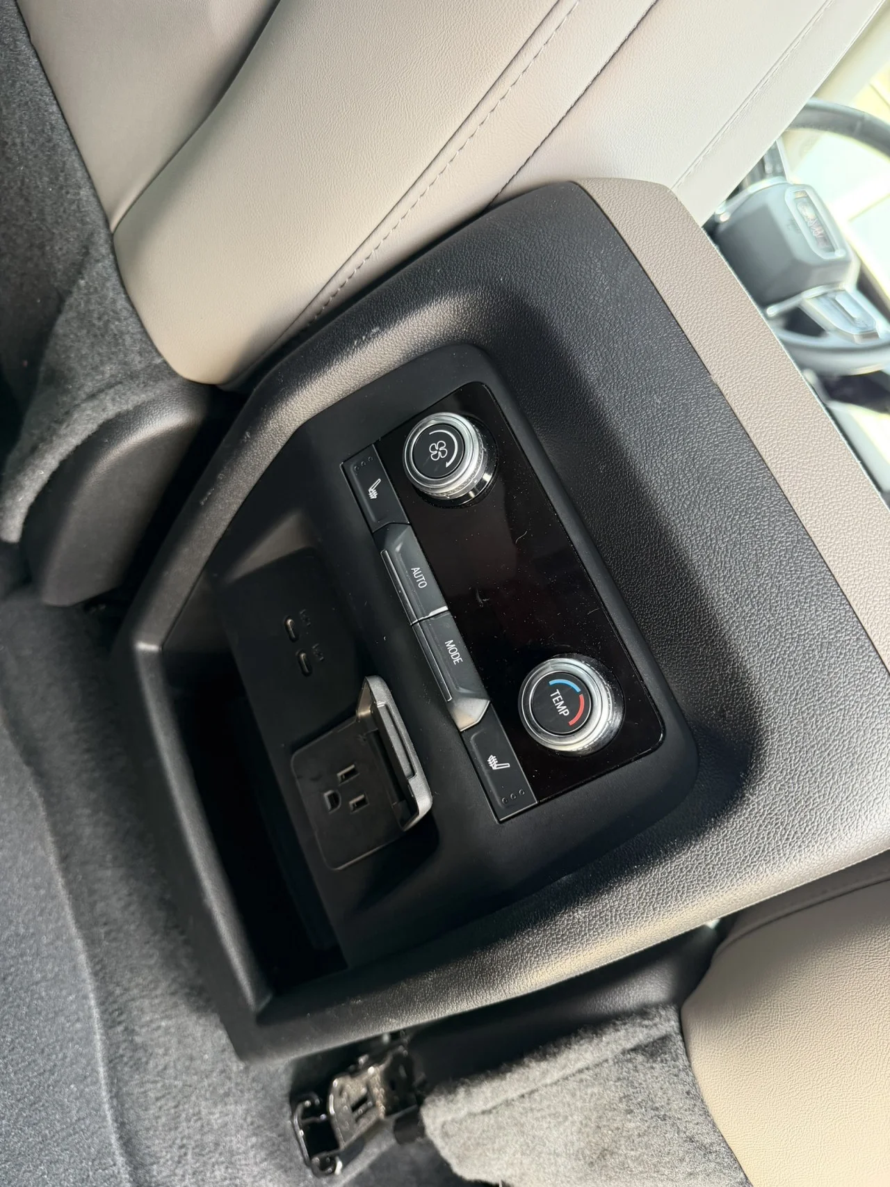 Used 2024 Summit White GMC Elevation image 8