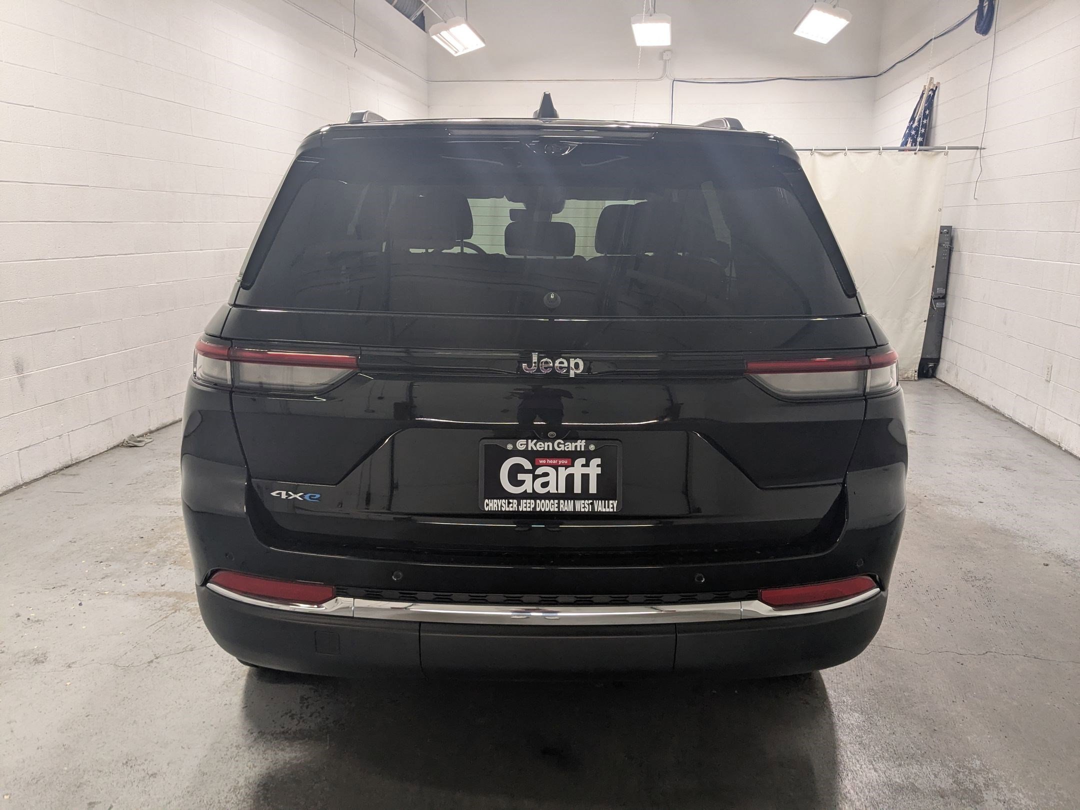 Used 2022 Diamond Black Crystal Pearlcoat Jeep 4xe image 5