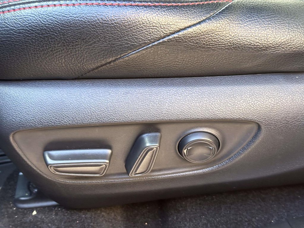 2023 Toyota RAV4 SE - Photo 19