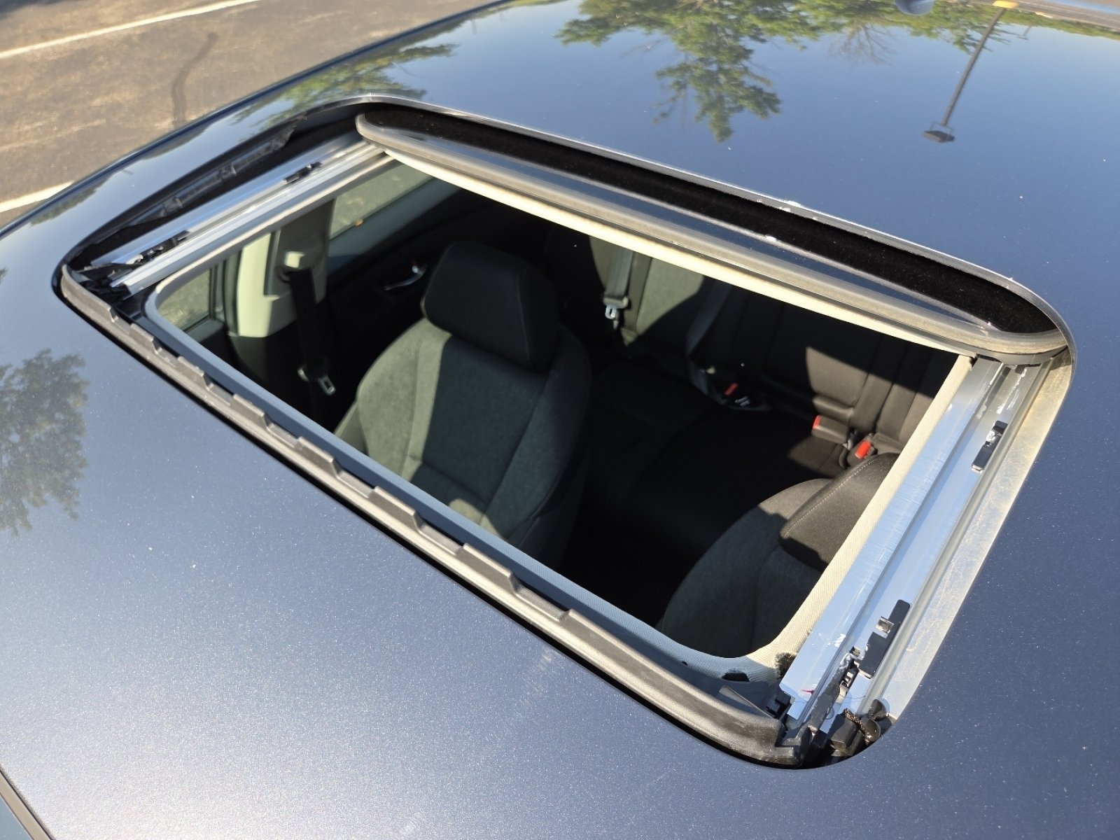 Certified Used 2025 Meteorite Gray Metallic Honda SE image 4