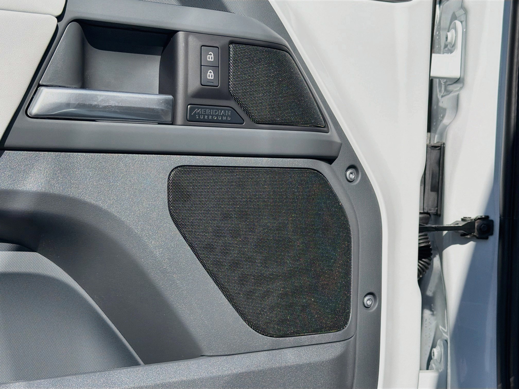 New 2026 Fuji White Land Rover X-Dynamic SE image 23