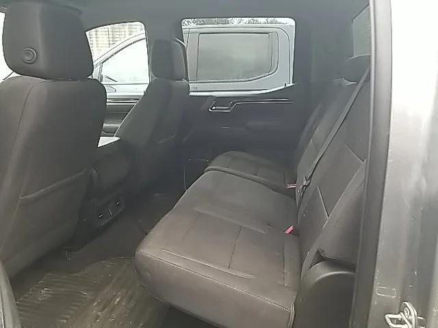Used 2024 Silver GMC SLE image 34