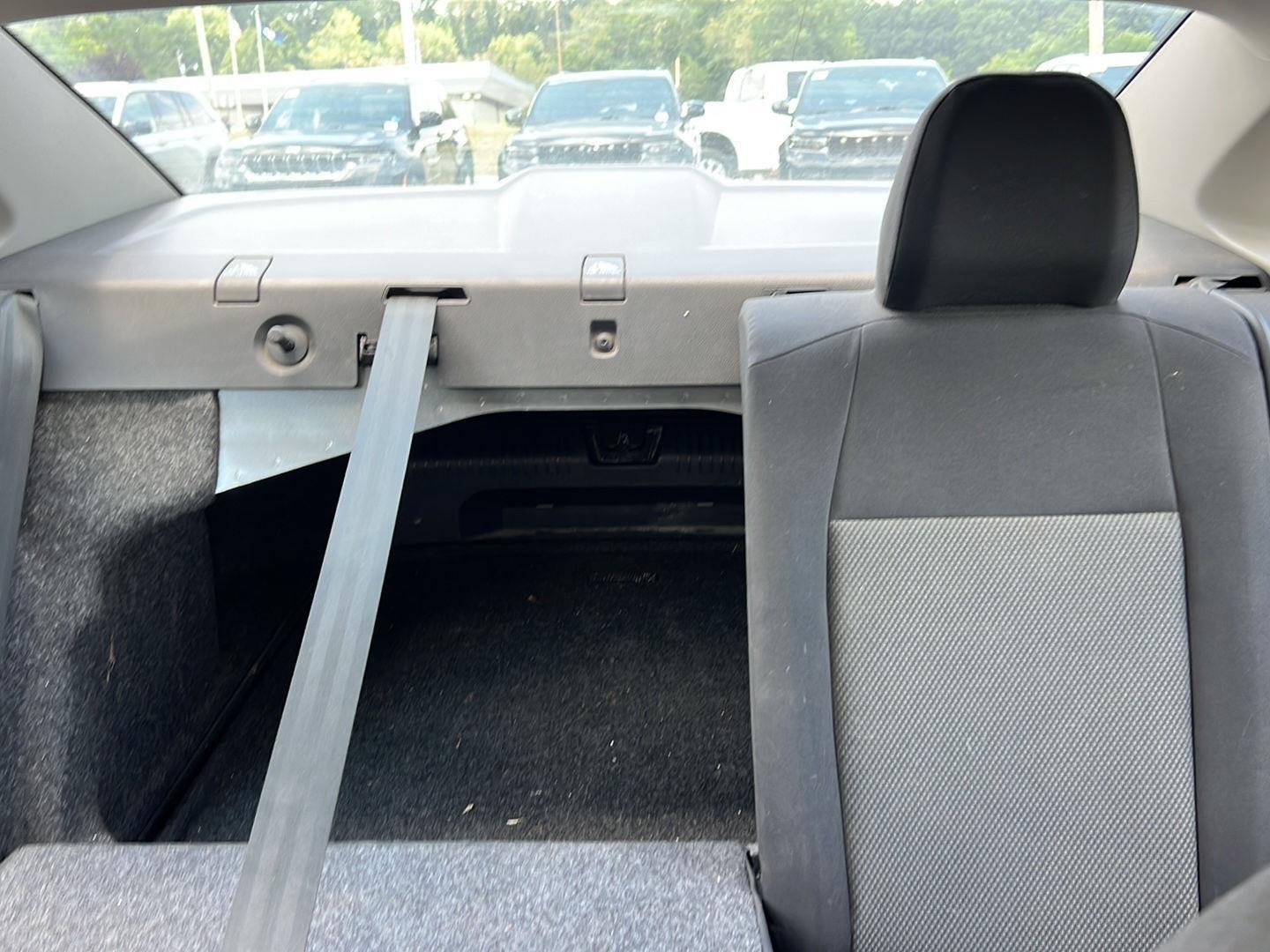 Used 2019 Platinum Gray Metallic Volkswagen SE image 15