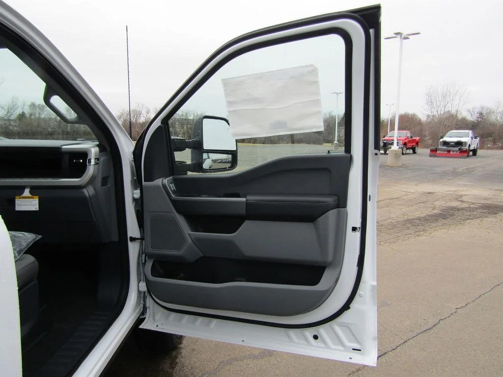 New 2026 Oxford White Ford F-350® XL image 31