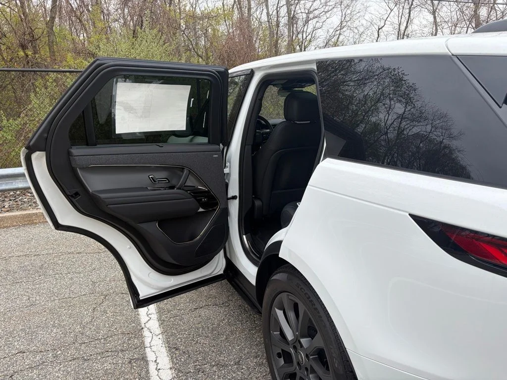 New 2025 Fuji White Land Rover Dynamic SE image 12