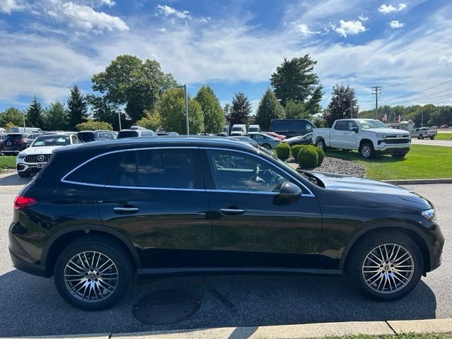 New 2027 Obsidian Black Metallic Mercedes-Benz GLC 300 image 6