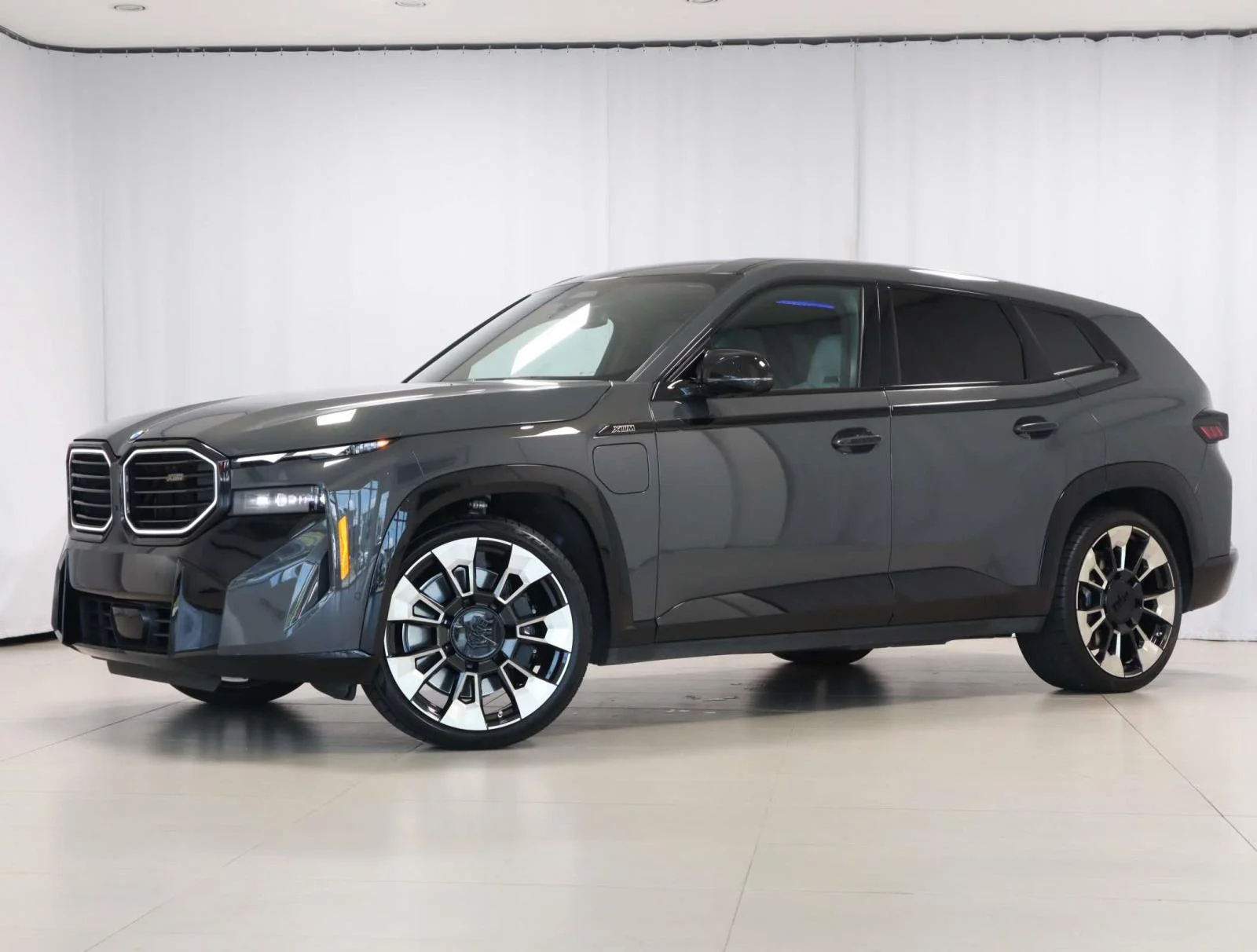 2023 BMW XM -'s photo