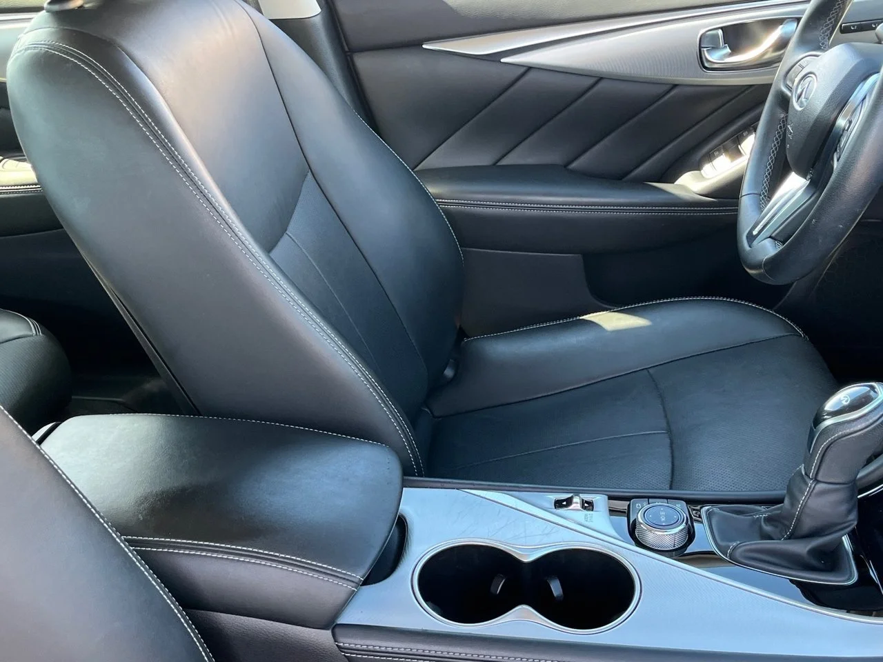 Certified Used 2023 Majestic White INFINITI Luxe image 10