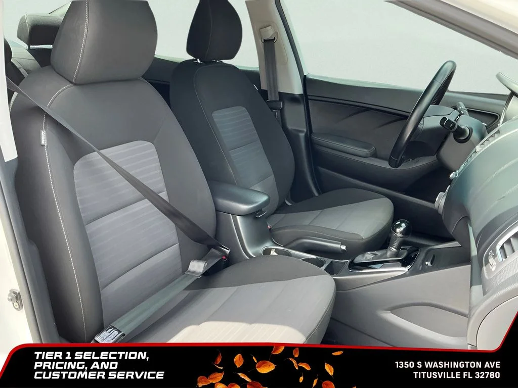 Used 2017 White Kia S image 18