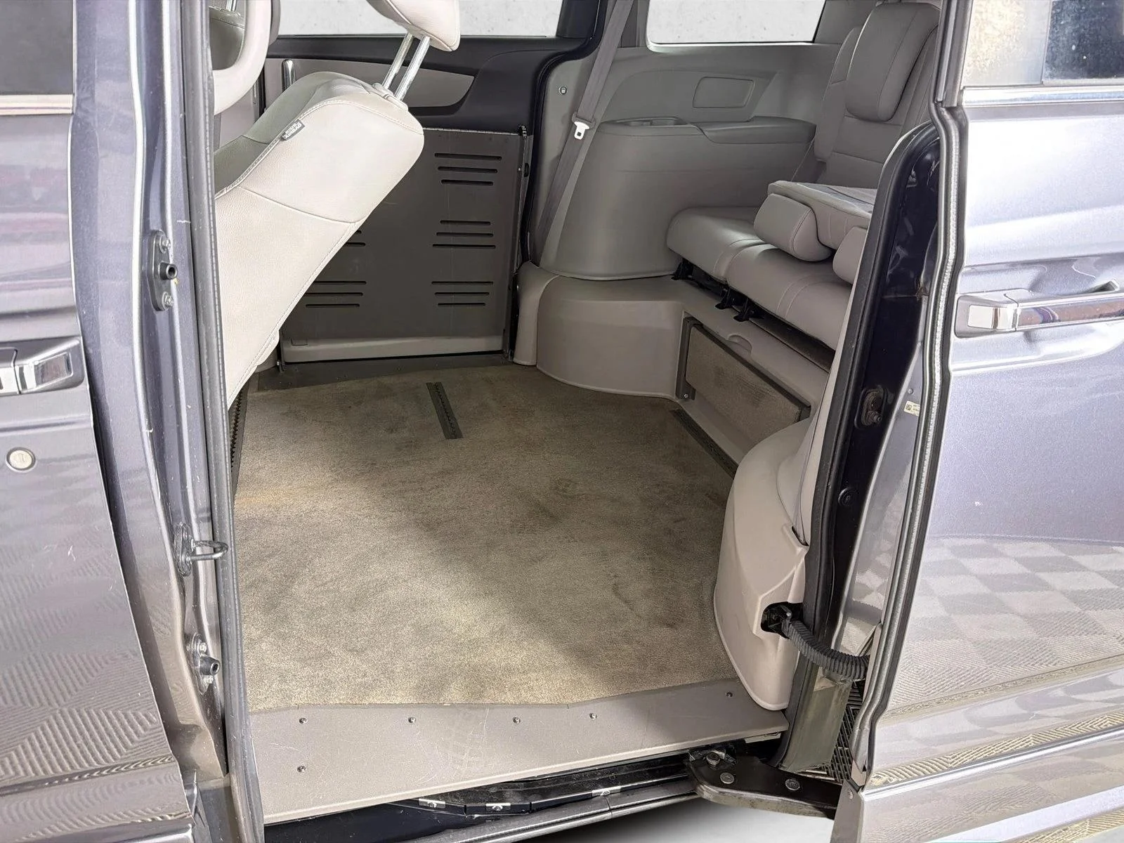 Used 2014 Gray Honda EX-L image 22