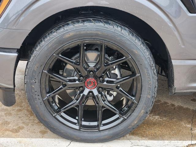 New 2026 Carbonized Gray Metallic Ford XLT image 30