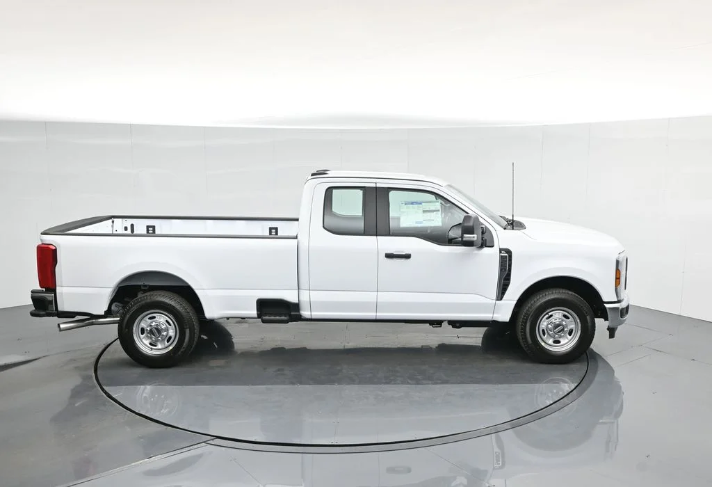 New 2026 Oxford White Ford XL image 41