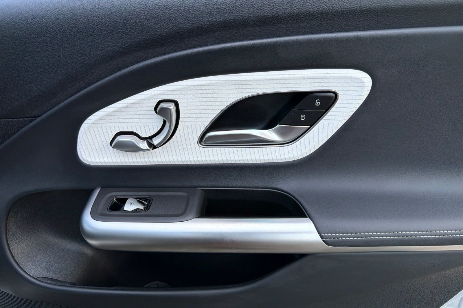 New 2027 MANUFAKTUR Alpine Grey Mercedes-Benz CLA 350 image 33