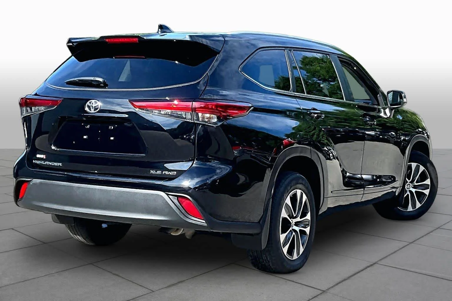 Used 2023 Midnight Black Metallic Toyota XLE image 13