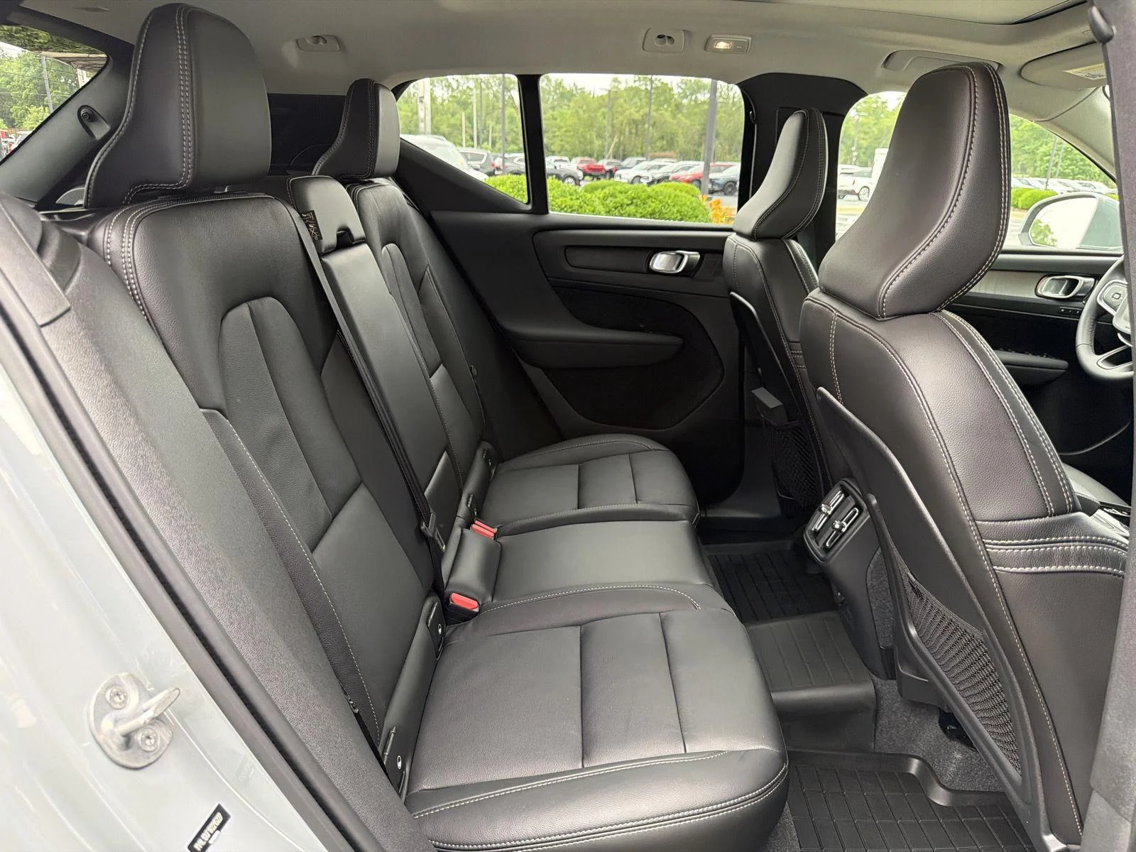 Used 2024 Vapor Grey Metallic Volvo Ultimate Bright Theme image 40