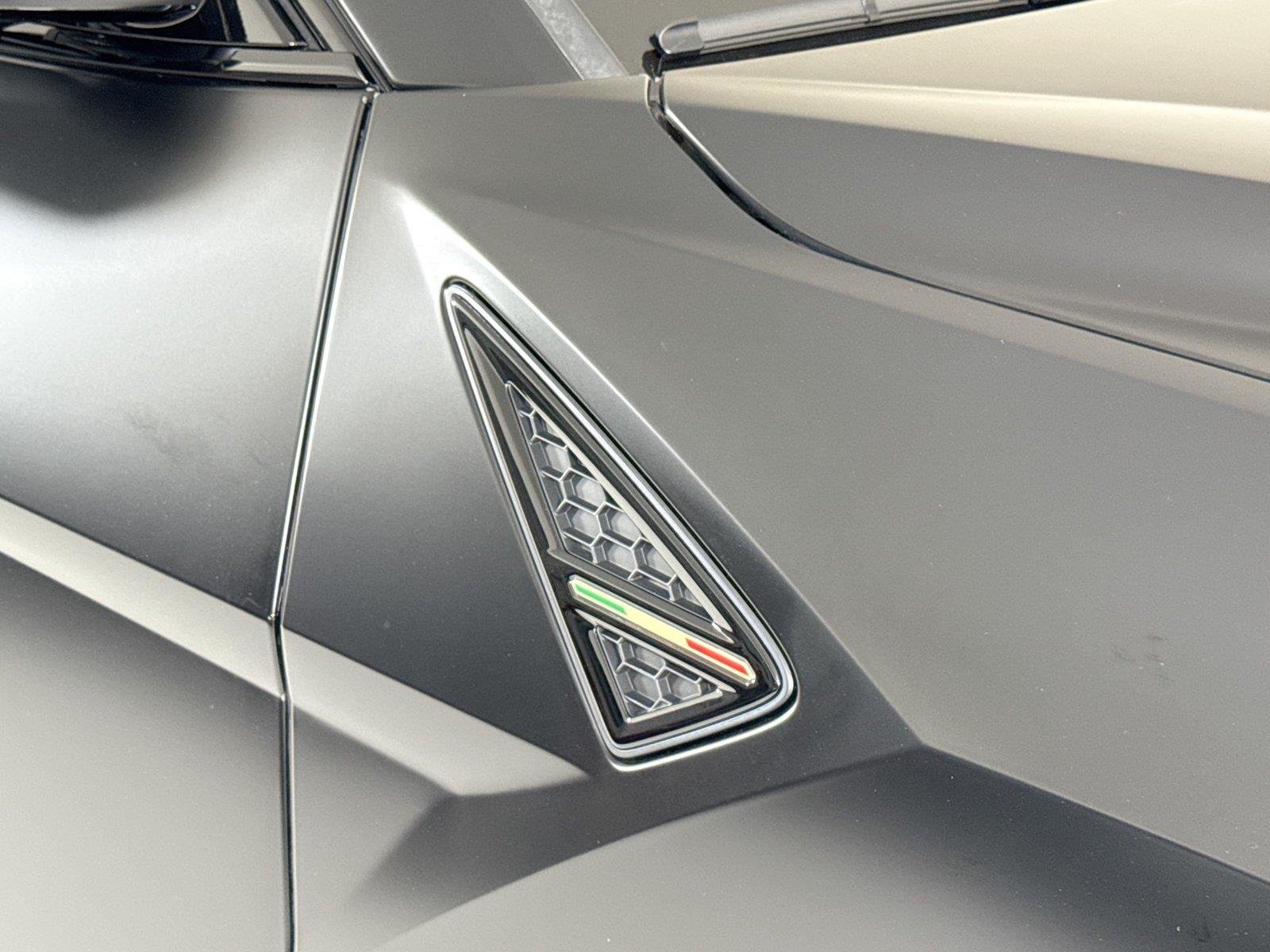 Used 2024 Nero Noctis Metallic Lamborghini S image 43