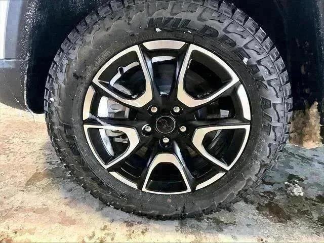 New 2026 Bright White Clear-Coat Exterior Paint Jeep Trailhawk image 8