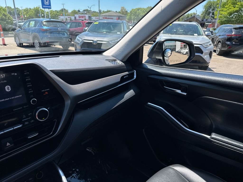 Used 2022 Gray Toyota XLE image 33