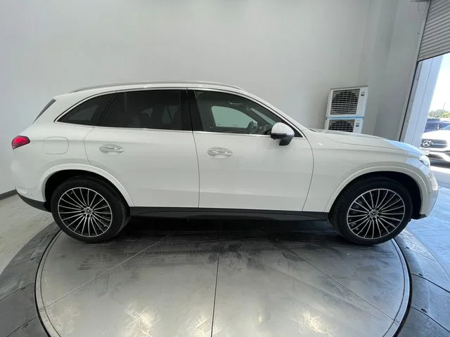 New 2027 White Mercedes-Benz GLC 300 image 15