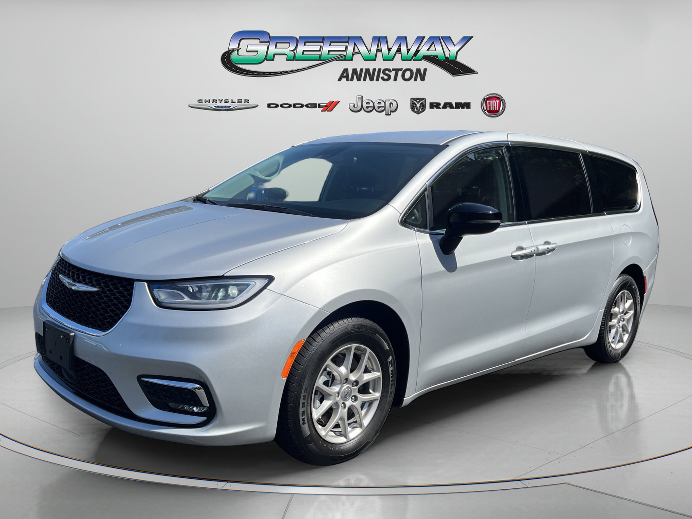 Used 2024 Silver Mist Clearcoat Chrysler Touring L image 3