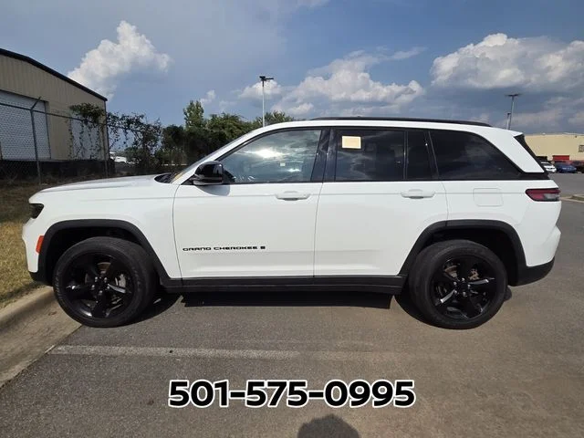 Used 2023 White Jeep Altitude X image 2