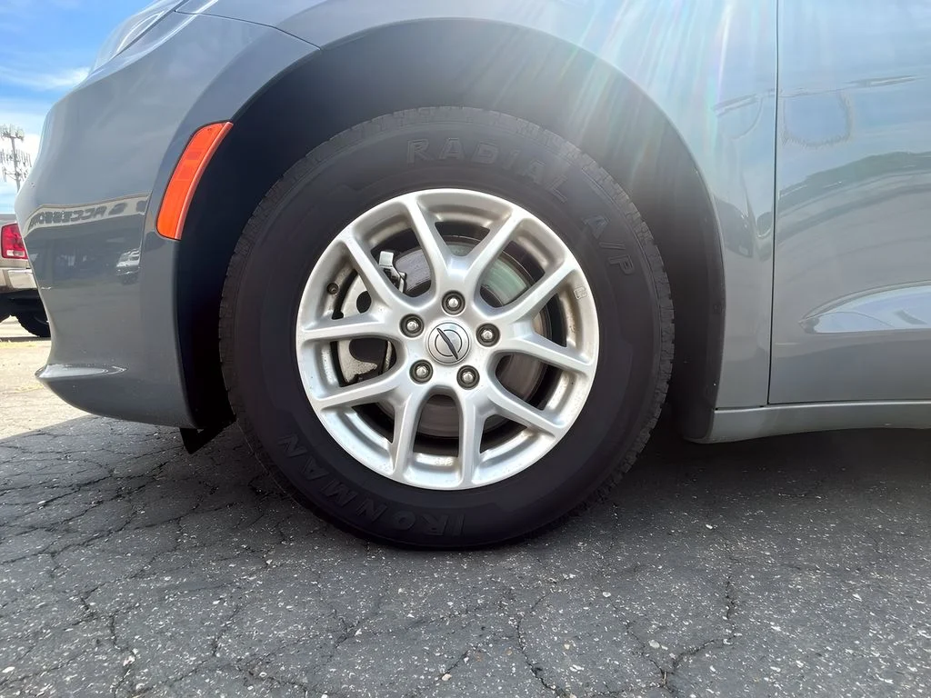 2023 Chrysler Pacifica Touring L - Photo 16